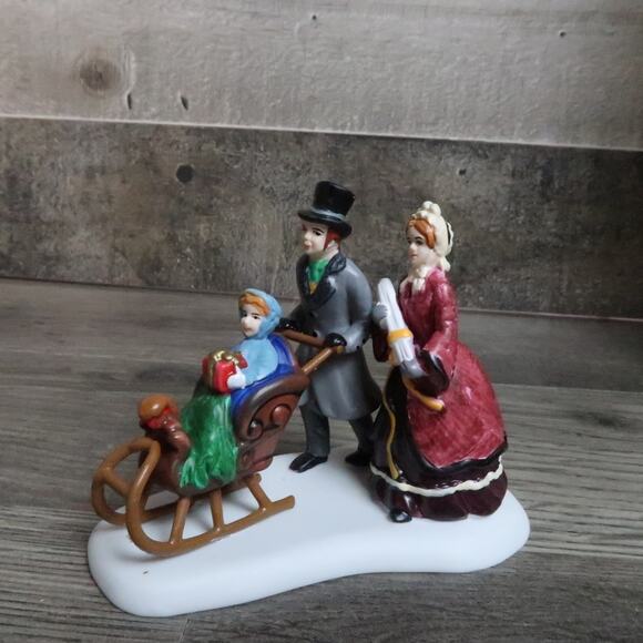 Dept 56 Christmas Homecoming At Havenport Lighted Holiday Set - Picture 5 of 11